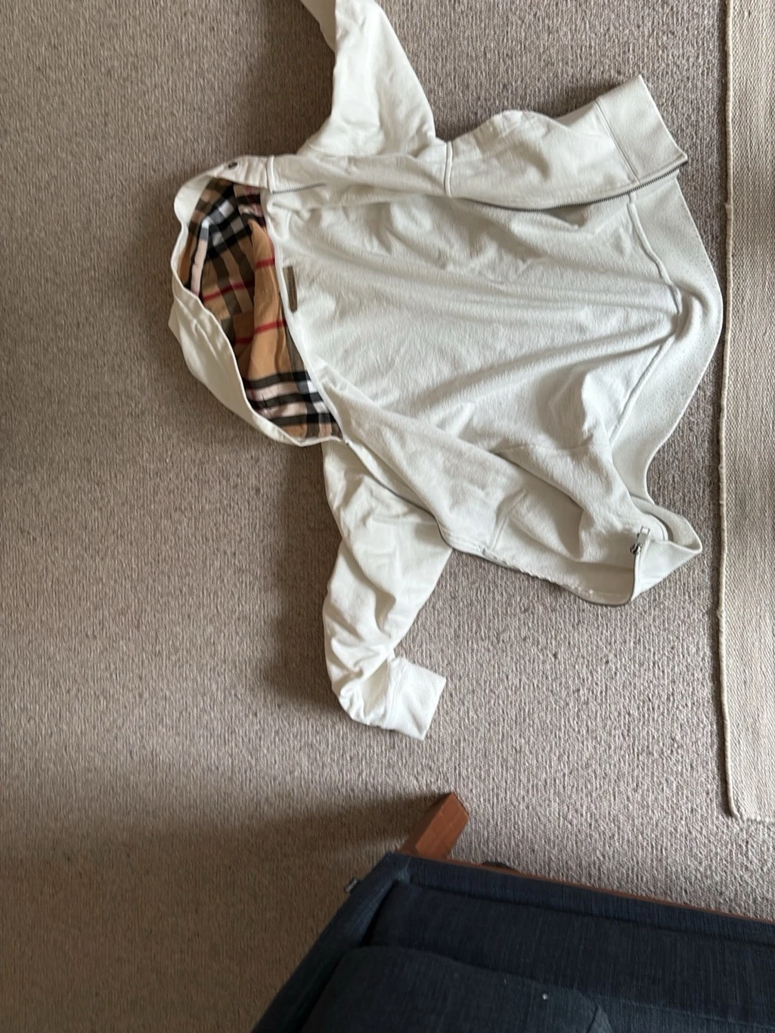 Vit hoodiejacka från Burberry