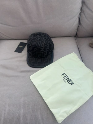 Fendi keps - Helt ny FF keps