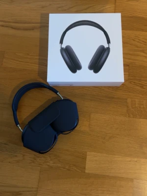 Airpods Max - Säljer dessa 1:1 hörlurarna, hör av dig ifall du har frågor. Ej orginella