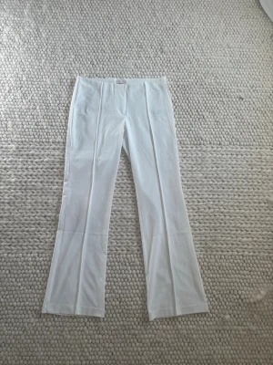 Kostymbyxor från Nelly! - Helt nya. Endast provade men råkade dra av lappen när jag testade så kunde ej lämna tillbaka!💕