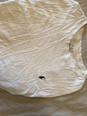 Polo Ralph Lauren långärmad tröja - Lite skrinklig på bild men det försvinner, nyskick, pris kan diskuteras. Storlek S/M