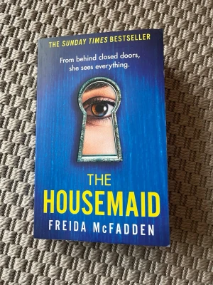 The Housemaid av Freida McFadden - En av de bästa böckerna jag läst. På engelska