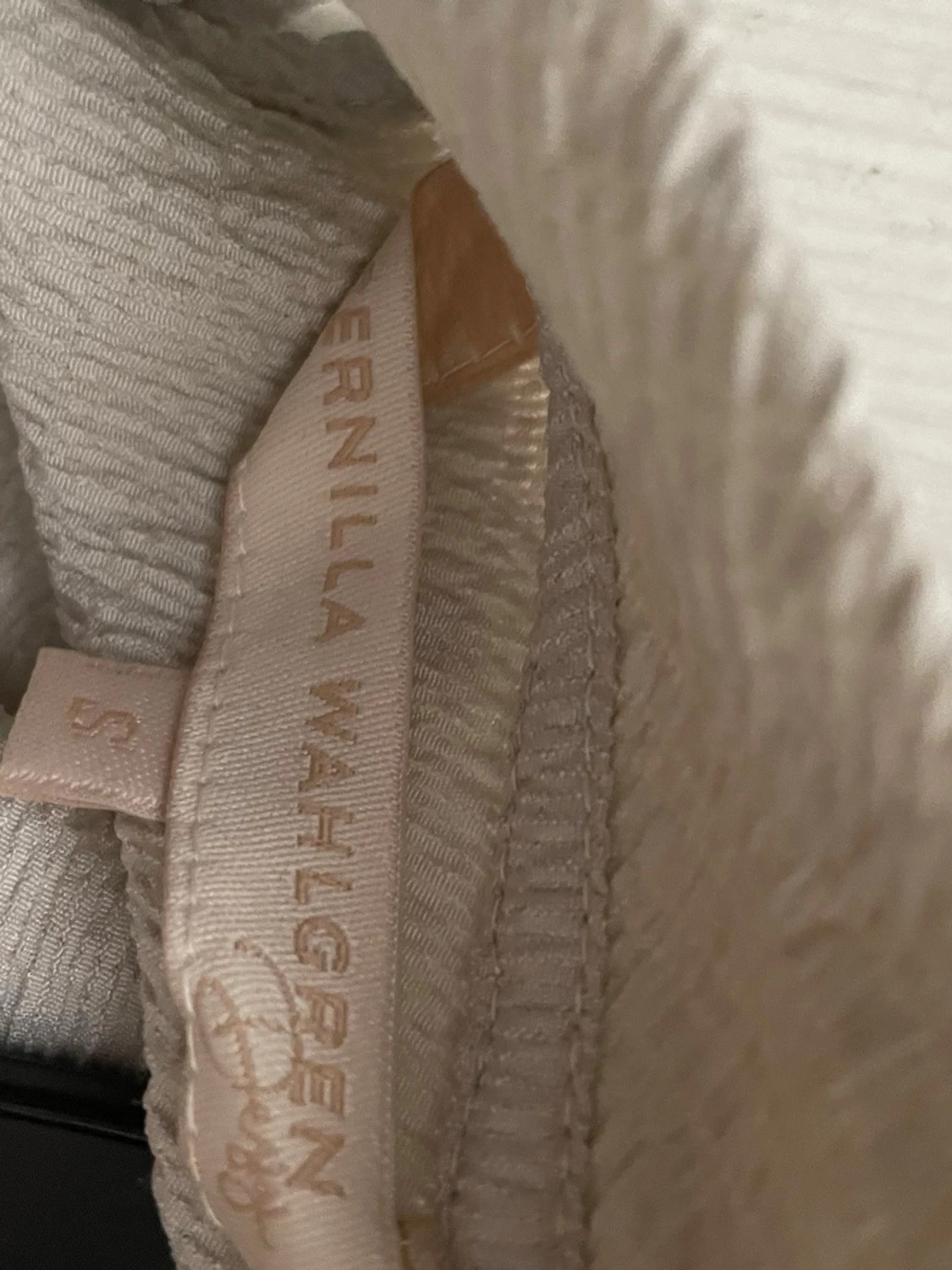Pernilla Wahlgren Beige blus med puffärmar - 2