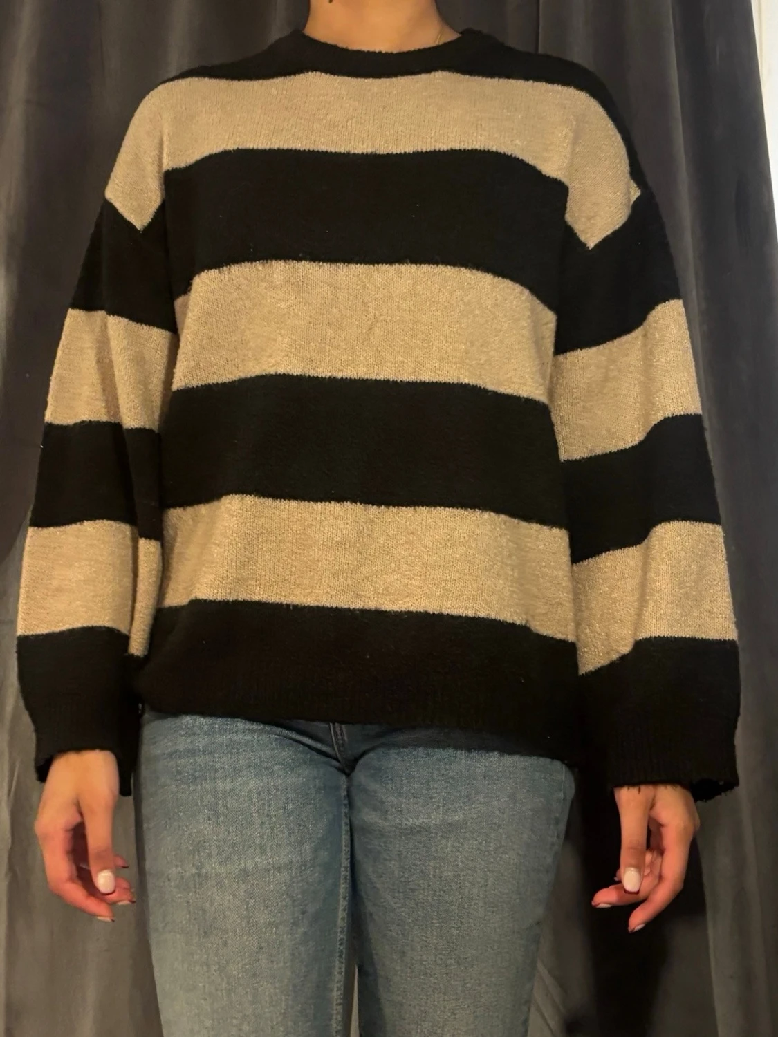 Beige och svart randig stickad tröja