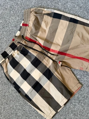 Bberry beige shorts - Size M, true to size. Very comfy and just as new.