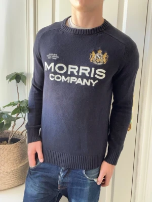 Morris tröja stickad  - Morris tröja stickad, Inga defekter! Modellen i bilderna är 180 cm 75 kg och bär Storlek S , Kom med frågor! 🌟 (Kan gå ned i pris vid köp av paket 😉) 