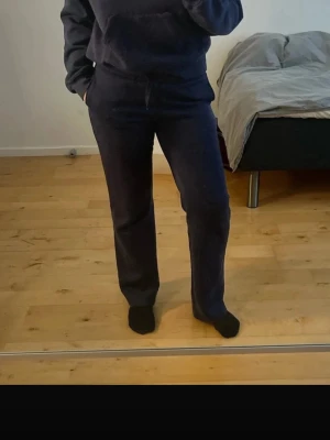 Ginatricot mjukis set - Säljer mina Ginatricot Mjukis sett. säljer båda tillsammans för 100kr. Fickorna på hoodien lite sönder men enkelt att fixa. Storlek XXS