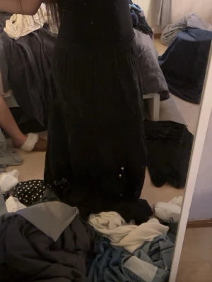 Svart lång kjol - Lång svart kjol som är köpt utomlands.