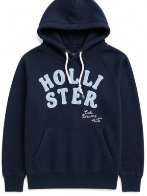 Hollister hoodie S - Säljer en riktigt mörkblå vintage hollister hoodie med broderad text. Tröjan är i storlek S. Tröjan har inga defekter - inga fläckar - inga hål - ingen dålig lukt ( kommer från djur och rökfritt hem🚭🐾) Tröjan är nyskick, då den knappt är använd✨🌟  Gåvor medföljer vid köp utan bud🎁💝  Tveka inte att ställa frågor vid minsta funderingar💬