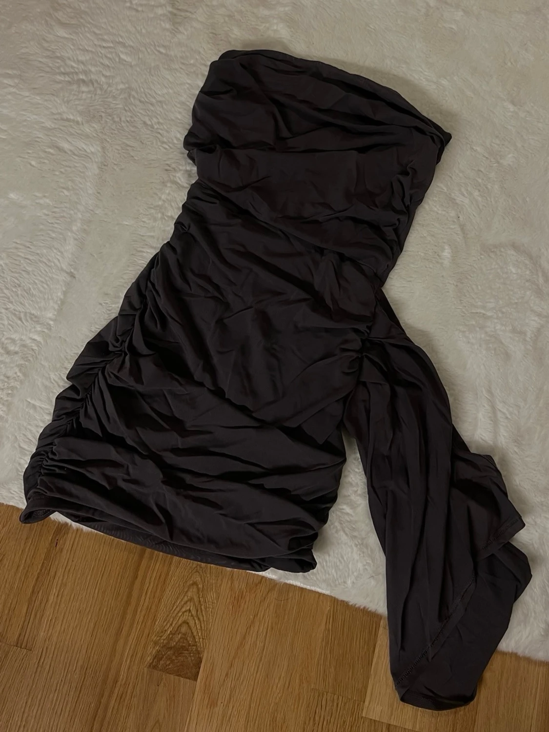 Svart noshoulder kortklänning - 2