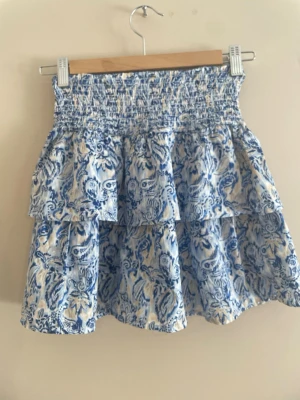 Kort sommarkjol från Gina Tricot stl 158/164 - Snygg kort kort sommar kjol från Gina Tricot stl 158/164.
