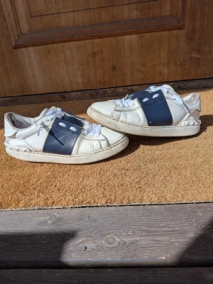 Valentino opens skor - Skick, 6/10. Passar ca 39/40😁 Skicka om du har några frågor☺️