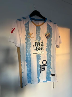 Málaga CF  - Málaga fotbolls tröja i bra skick och i storlek s. Oanvänd, Skriv för frågor.