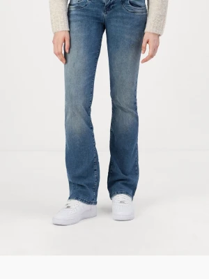 Blå bootcut jeans från LTB - Säljer ett par blå bootcut jeans från LTB i modellen valerie och färgen Blue Denim, med klassiska femficksdetaljer och snygga sömmar på bakfickorna. Jeansen har en lätt tvättad look och  är tillverkade i denim med stretch för skön passform. Storleken är 26/32