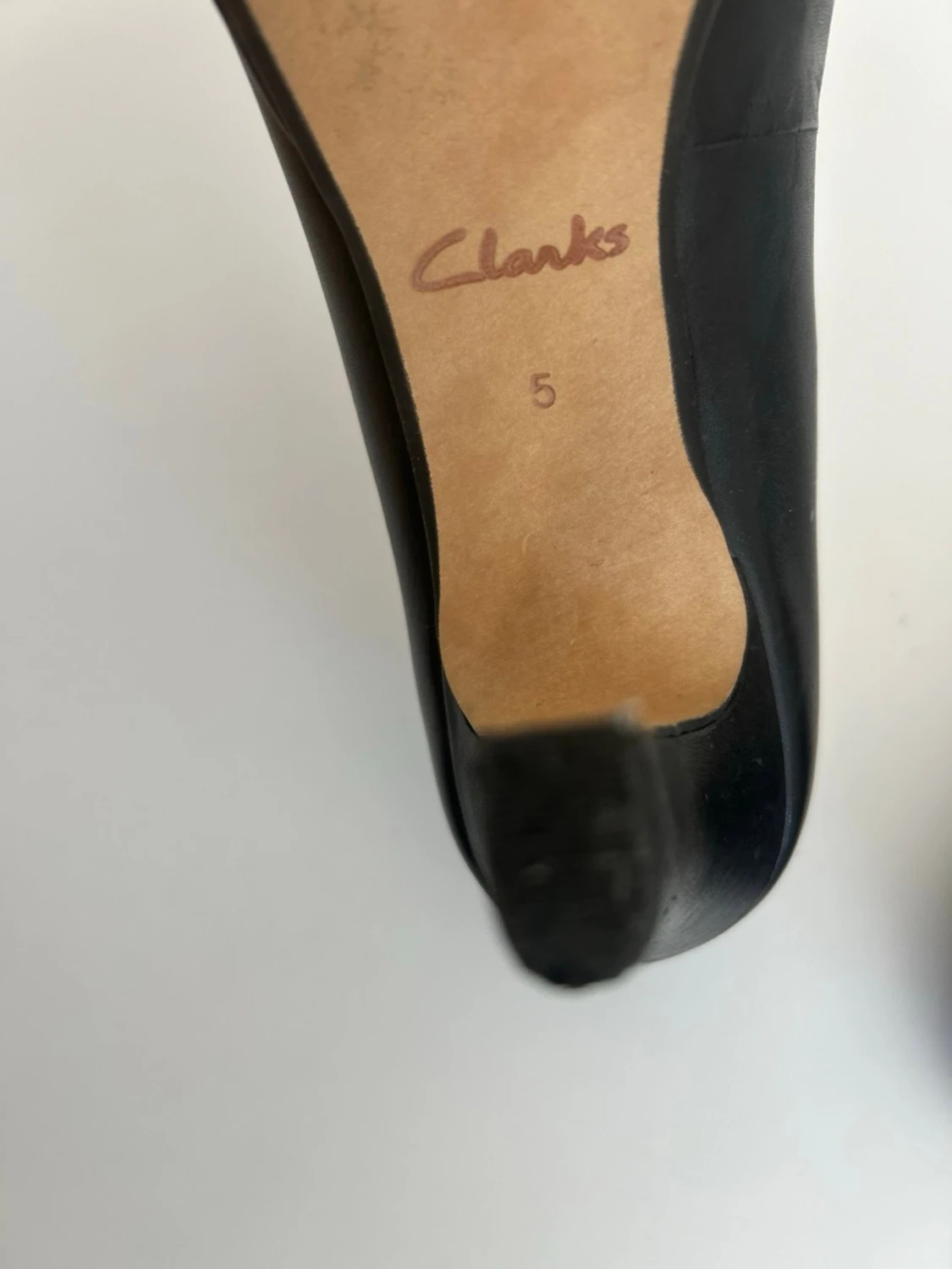 Svarta klassiska pumps i skinn - 3