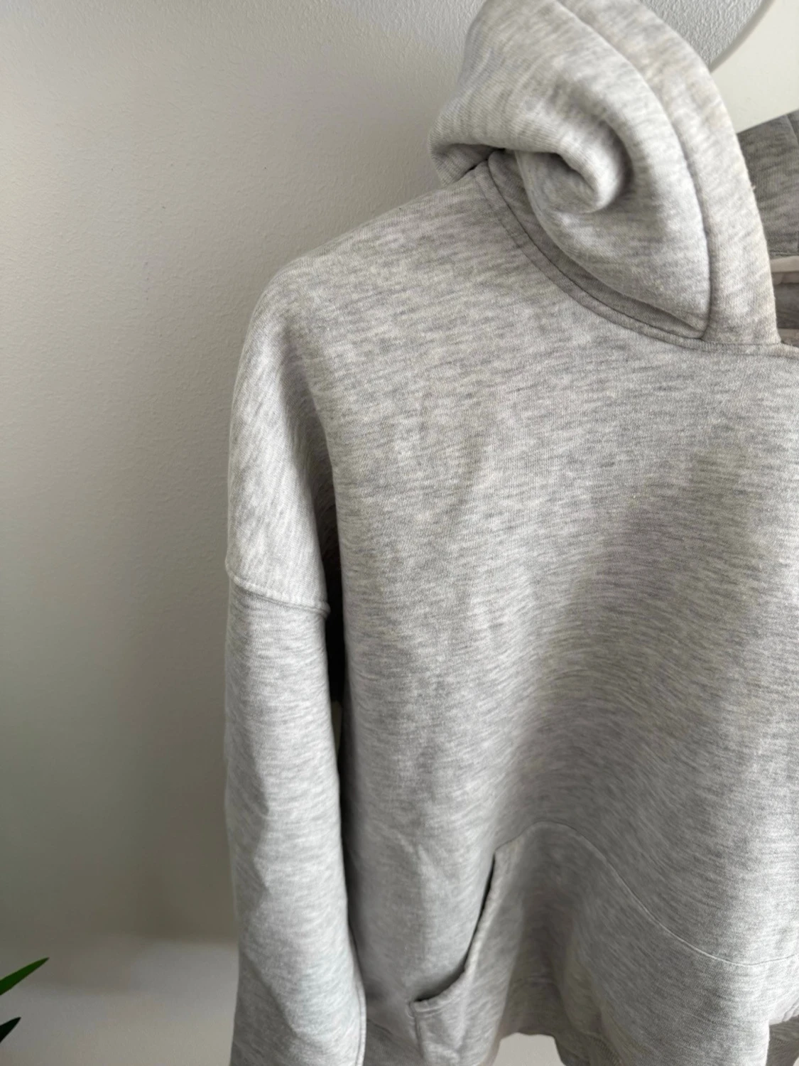 Ljusgrå hoodie  - 1