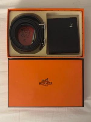 Belt - Brand new. Discussion about the price is possible.