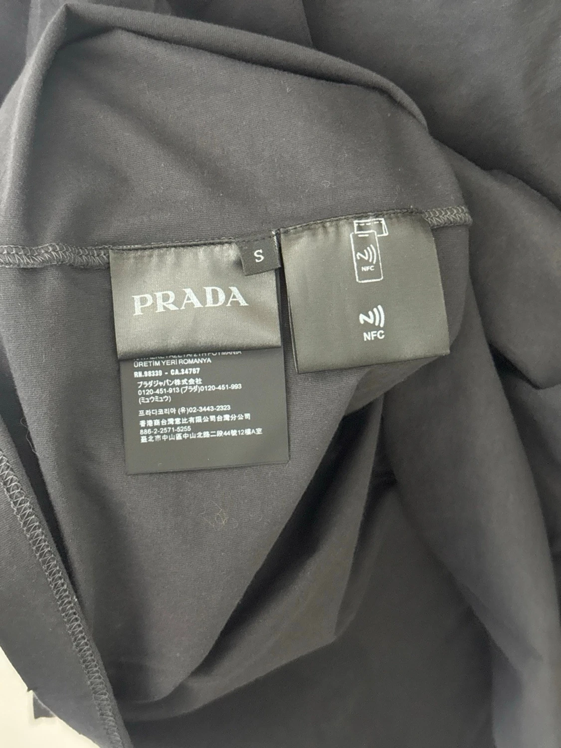 Svart långärmad t-shirt från Prada - 3