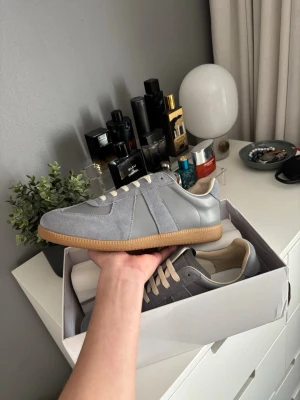 Maison margiela GATS - Ett par riktigt feta skor från masion margiela! Storlek 45. Ny med box osv. Helt nya, aldrig använda! Priset är lågt pga en anledning!