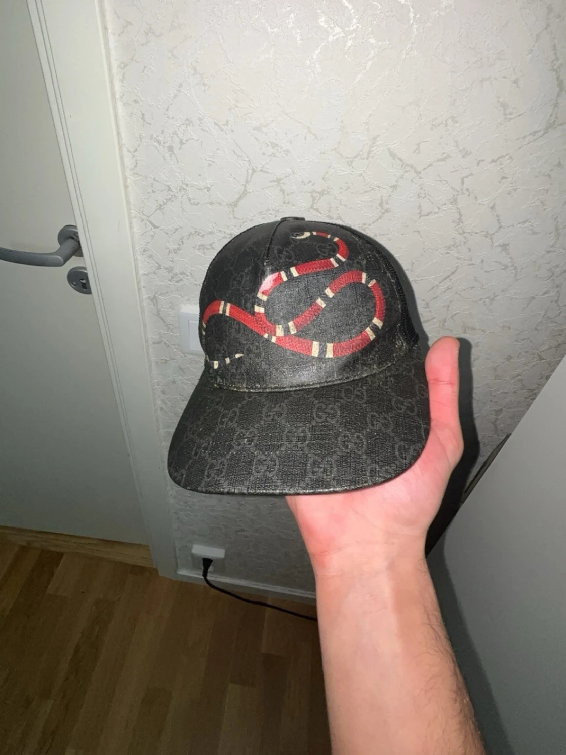 Gucci keps med orm och GG-mönster