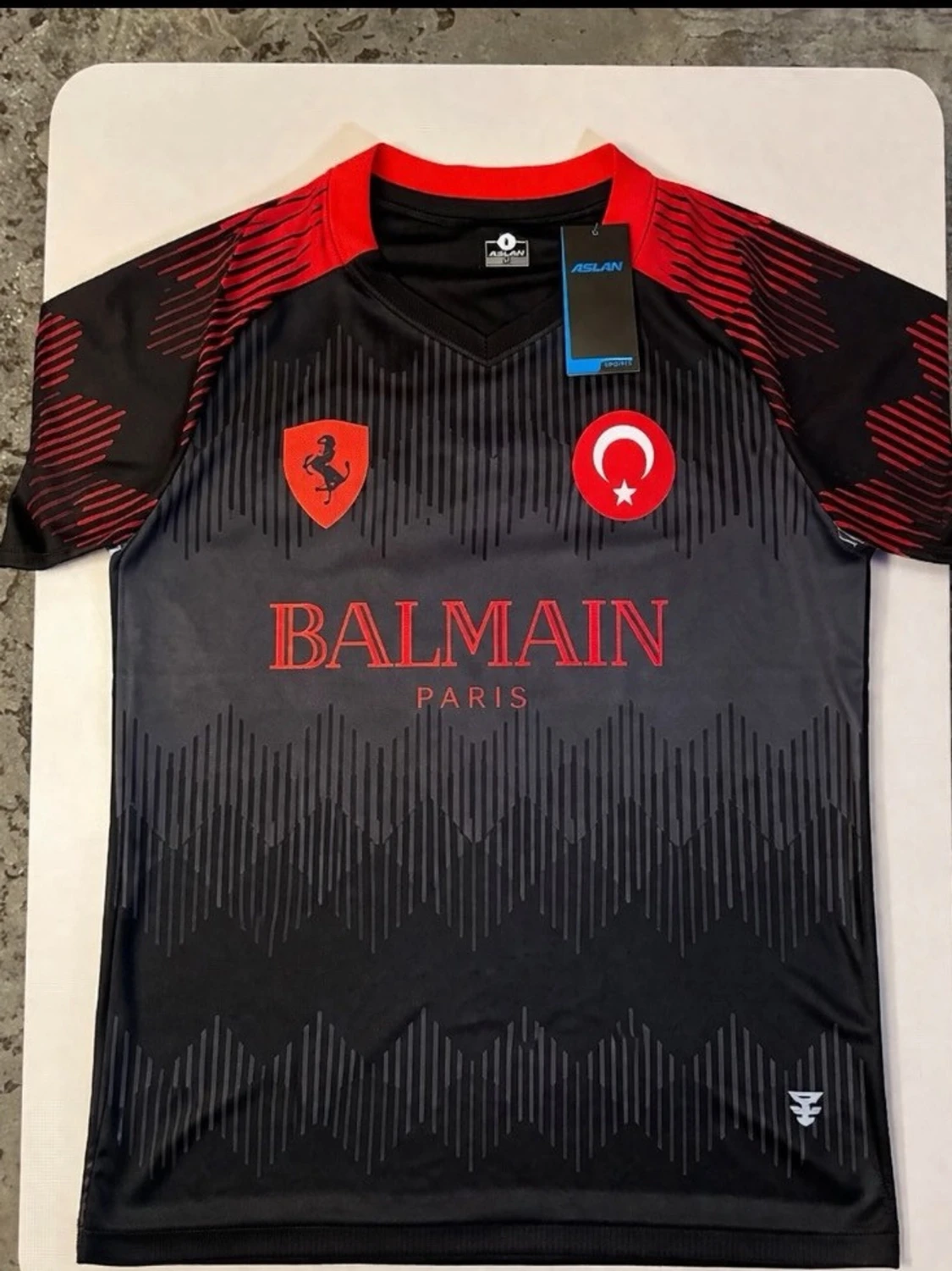 L Turkisk svart och röd fotbollströja