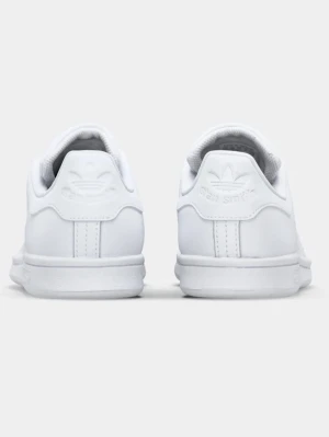 Vita stan Smiths - Vita stan Smiths i storlek 38 & 2/3. Dem är helt nya och bara använda fåtal gånger. Säljer då dem är för stora. 