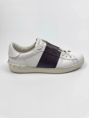 Valentino Open sneakers - Valentino Garavani Open sneakers. Storlek 45. Skick 9,5/10. Nypris ca 7700kr. 100% autentiska.