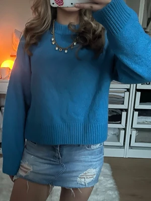 Zara stickad tröja  - Säljer en söt stickad tröja från Zara helt ny men utan prislapp 