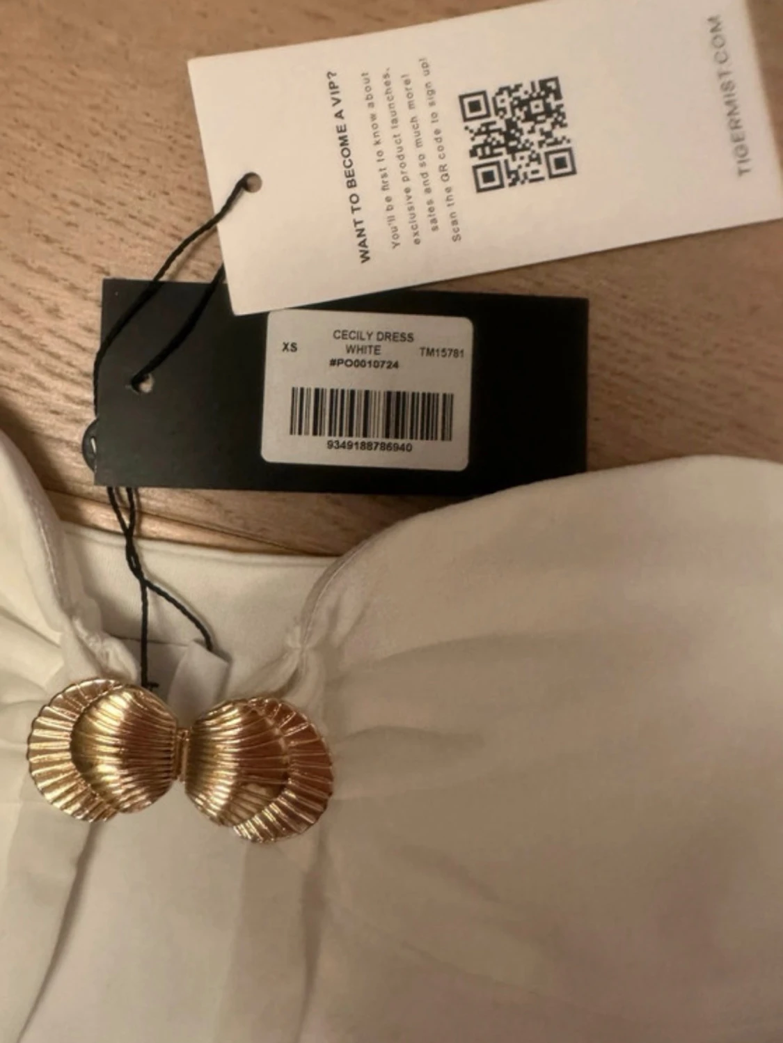 Vit axelbandslös kortklänning - 2