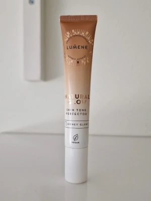 Lumene Natural Glow Skin Tone Perfector Honey Glow - Lumene skin highlighter, färgen Honey Glow. Endast testad.