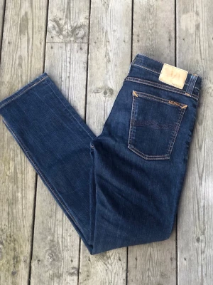 Nudie Jeans - Säljer ett par riktigt snygga Nudie jeans. Storleken på jeansen är W30, L32. Passar XS/S/M. Perfekta till vardagslooken och passar till det mesta. Säljs för 299kr pga att jag inte får användning av dem och nypris är 1500-1800kr!☺️