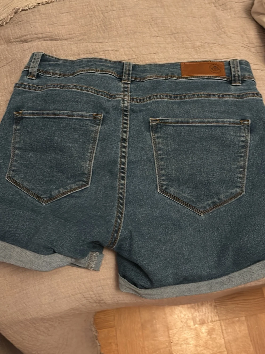 Blå denimshorts från Vero Moda