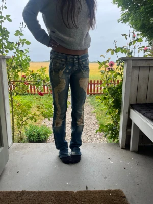 Coola jeans  - Jeans med mycke snygga slitningar från replay. Går jättebra att buda på priset 