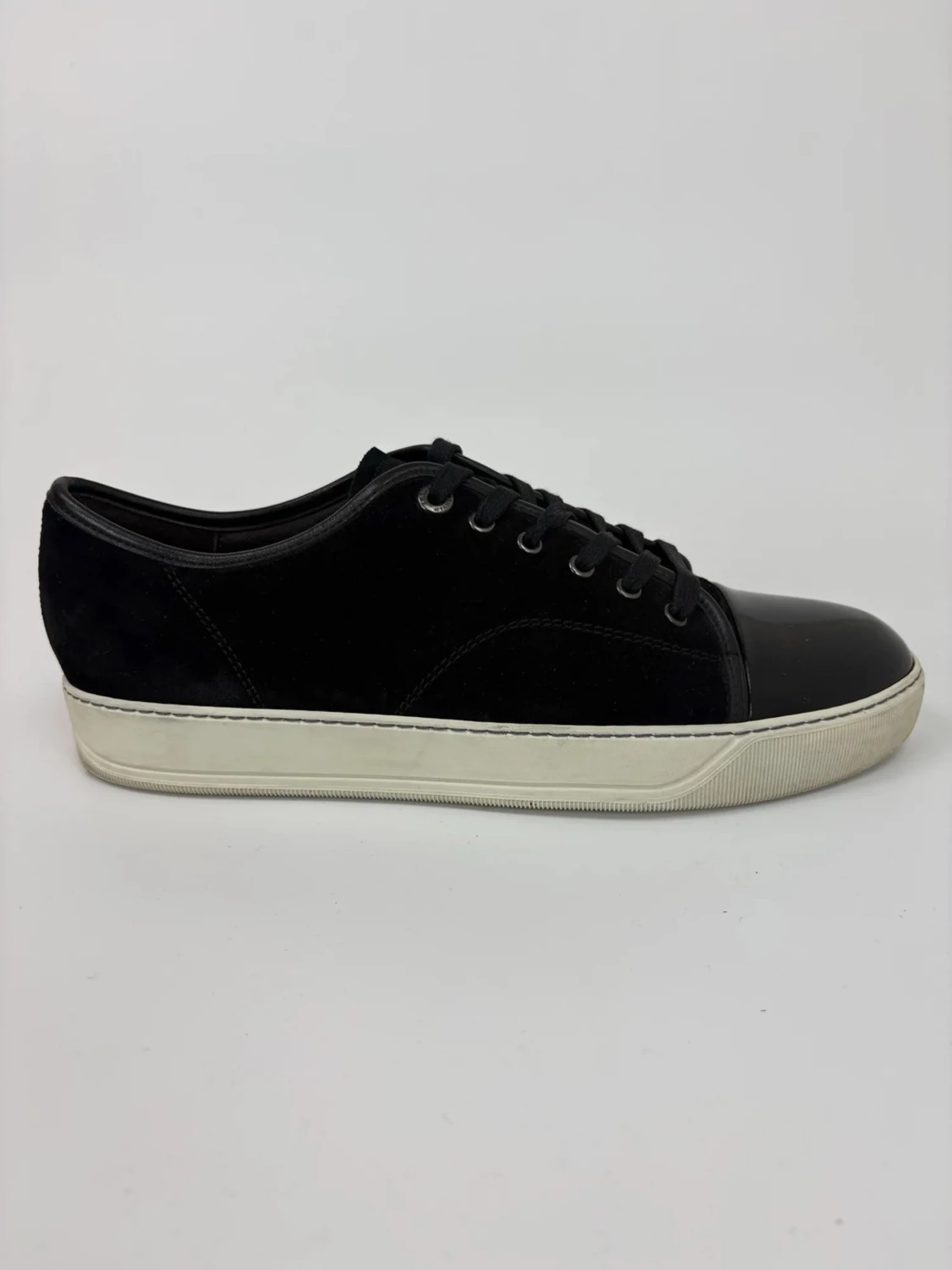 Svarta Lanvin sneakers med lackad tå