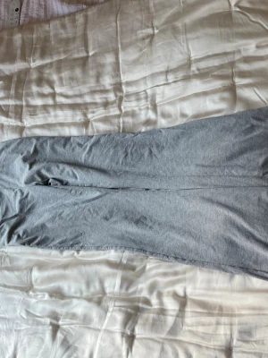 Basic grå yogapants från Gina tricot - Sköna basic grå yogapants 