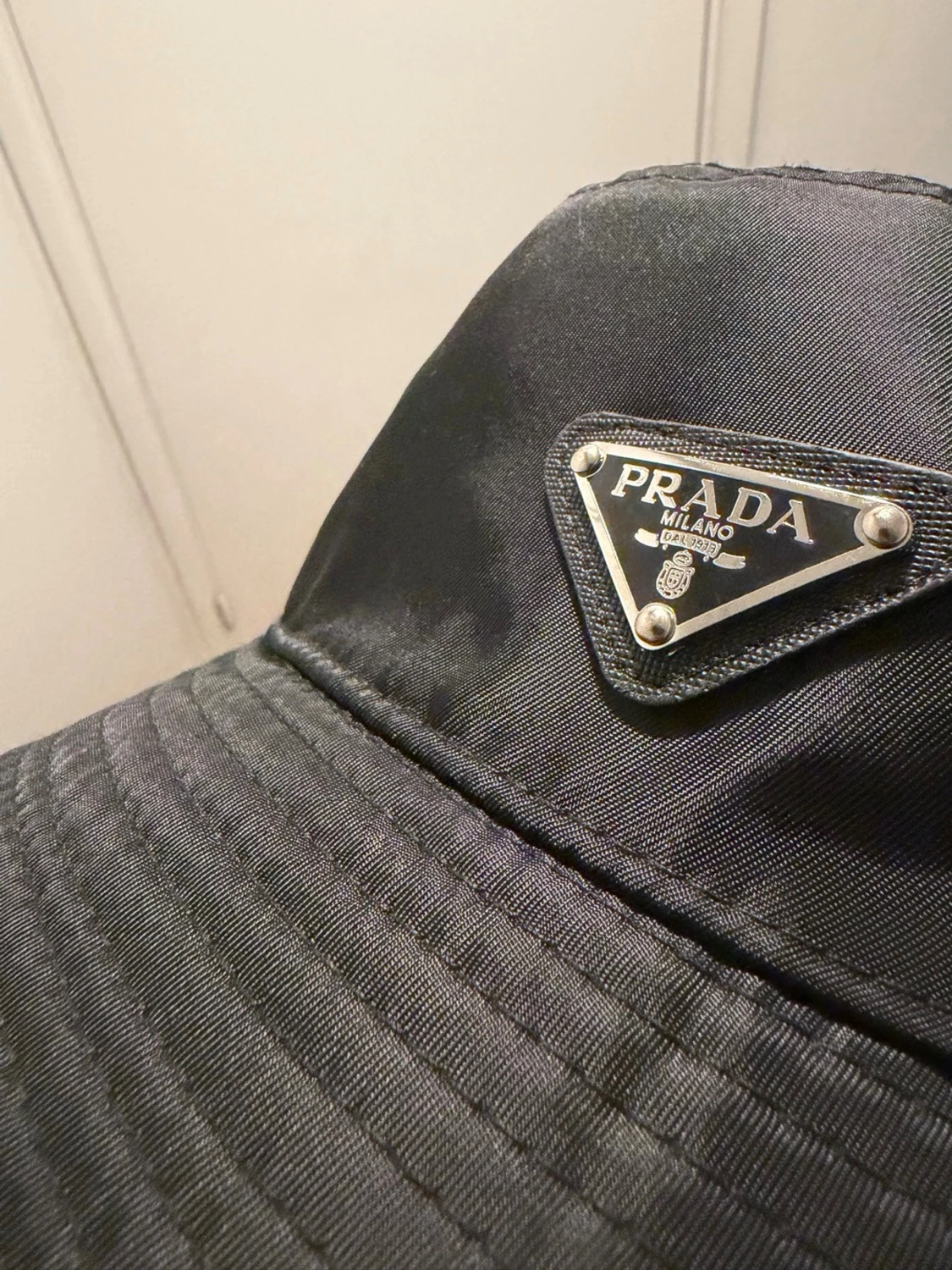 Svart bucket hat från Prada - 1