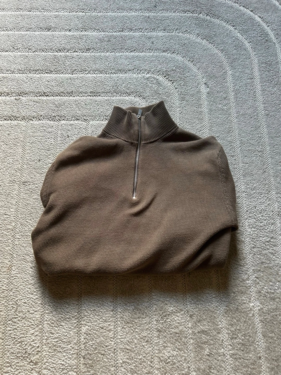 Brun stickad halvzip 