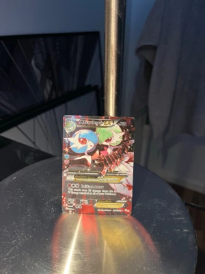 M Gardevoir EX RC31/RC32 2016 - En Mega Gardevoir EX RC31/RC32. Enligt Pricecharting säljs ograderade för runt 70 USD. Säljer min för 600kr till en början men är öppen för bud.