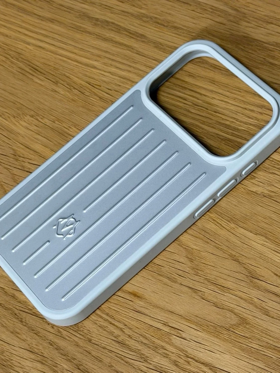 Rimowa silverfärgat mobilskal iphone 17 pro max - 2