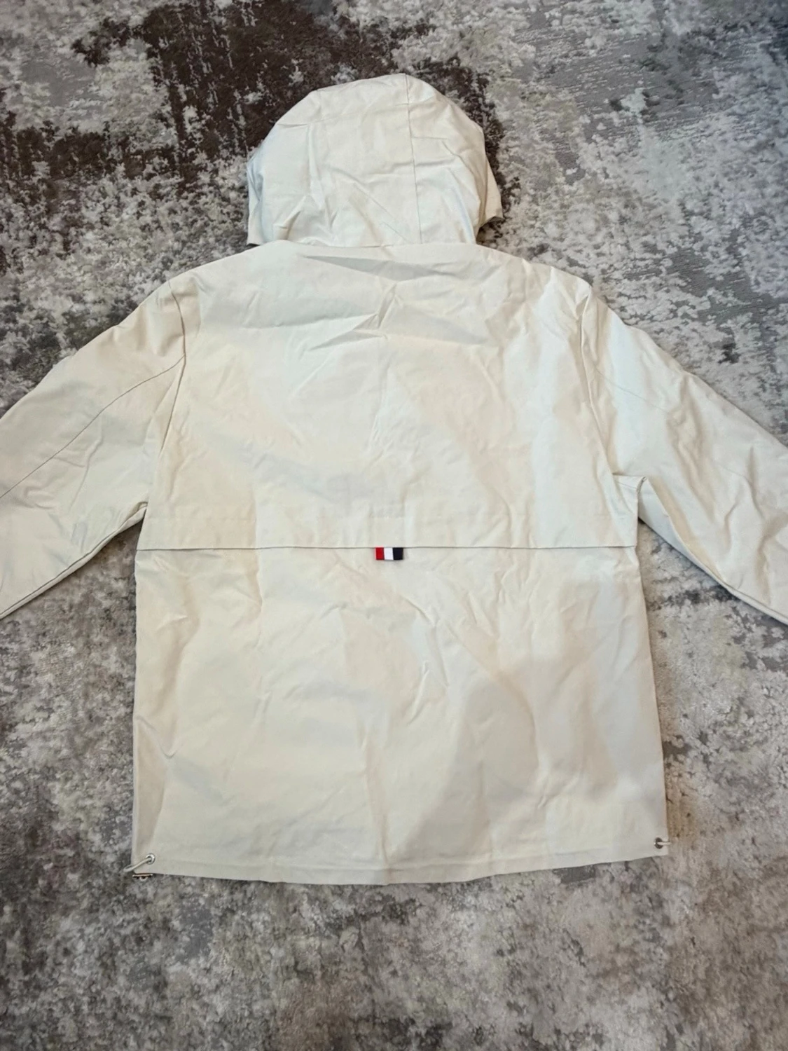 Beige vindjacka från Moncler - 1