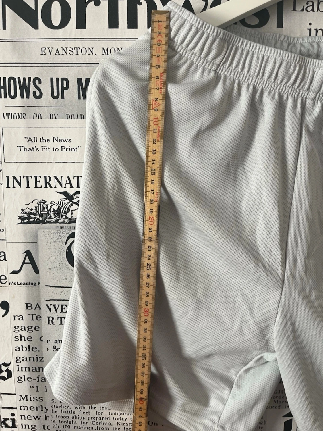 Ljusgrå sportiga shorts med resår - 2