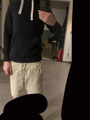 Russemerch - Blå russemerch i storlek S i bra skick är 178 och väger 59kg på bilden 