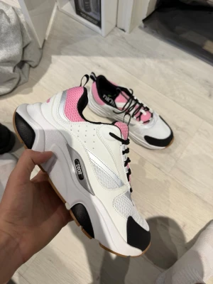 Dioir pink shoes - Size 45, true to size. No stains or damage, very new!