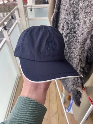 Loro Piana keps - Loro Piana keps. One size. Ruggigt go.