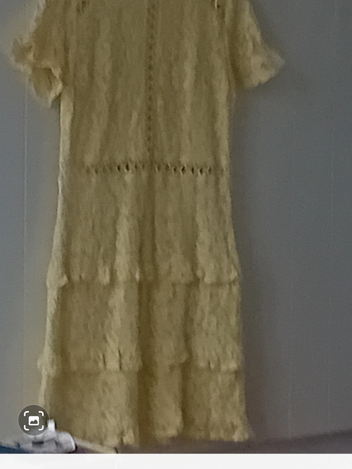 Jättesöt solgul spetsklänning  - 4