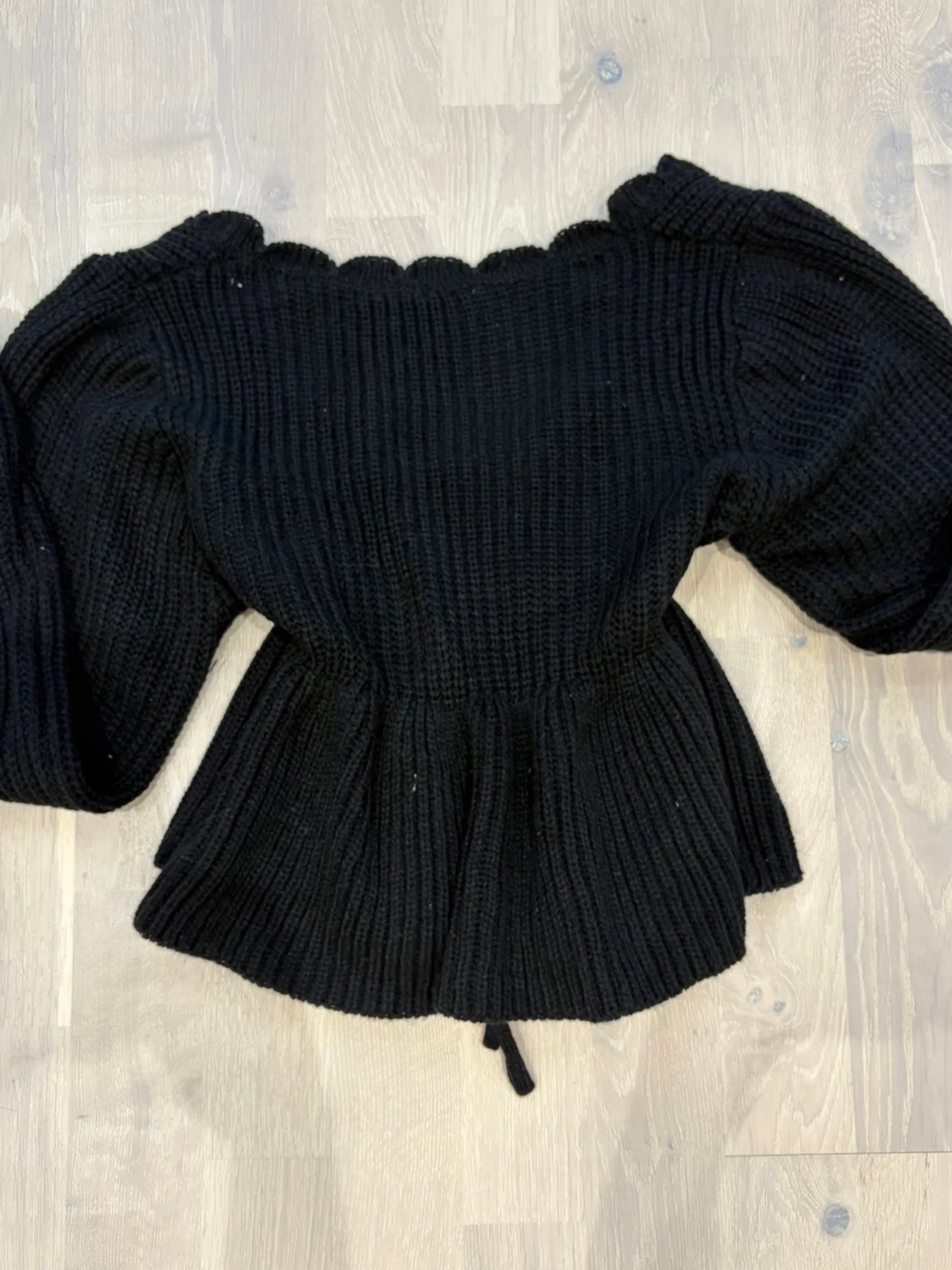 Svart stickad omlottopp - 1