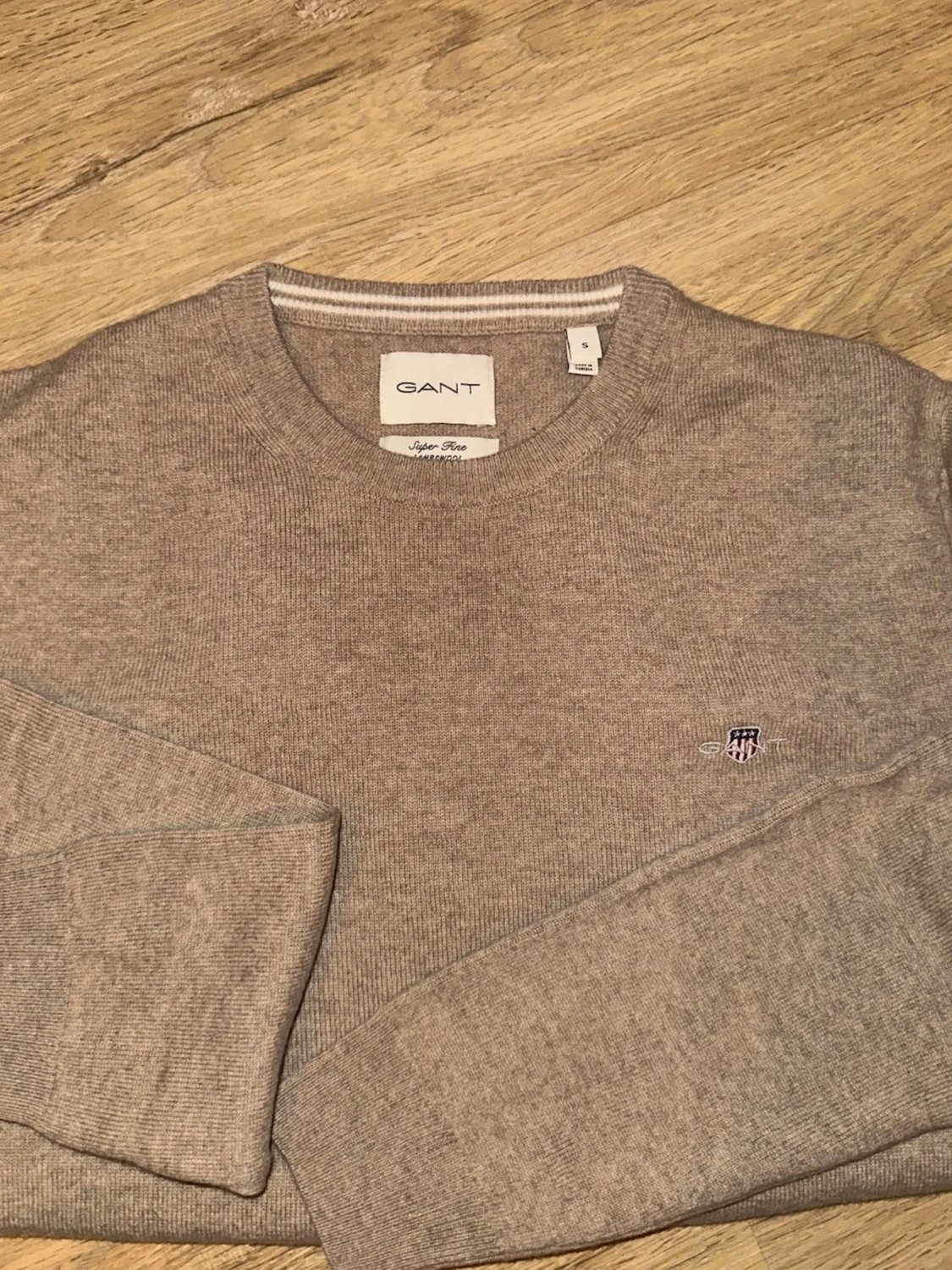 Beige stickad tröja från GANT - 1