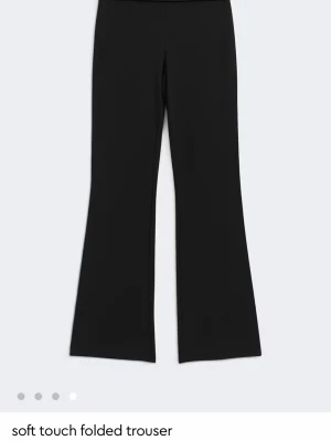 Yoga pants  - Säljer dessa yoga pants från Gina tricot i storlek S. Gott skick men använda.  (Lappen är bortklippt) säljer även mörkblå