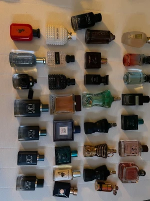 Byter/säljer parfymer från min samling! - Byter och säljer parfymer från min samling, hör av dig om du har frågor! Mängd varierar på parfymer. Kom med erbjudande