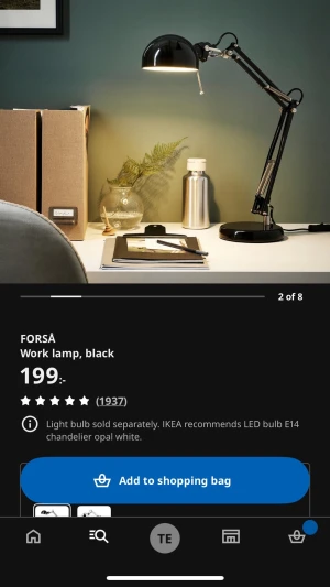 Svart skrivbordslampa IKEA FORSÅ - Klassisk svart skrivbordslampa från IKEA, modell FORSÅ. Lampan har justerbar arm och rund fot i metall, vilket gör den enkel att rikta ljuset där du vill. Passar perfekt på skrivbordet för studier eller arbete.
